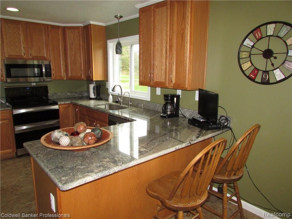 9111 Denton Hill Road Fenton, MI 48430 - Photo 4 of 42 IMG_9904.JPG
