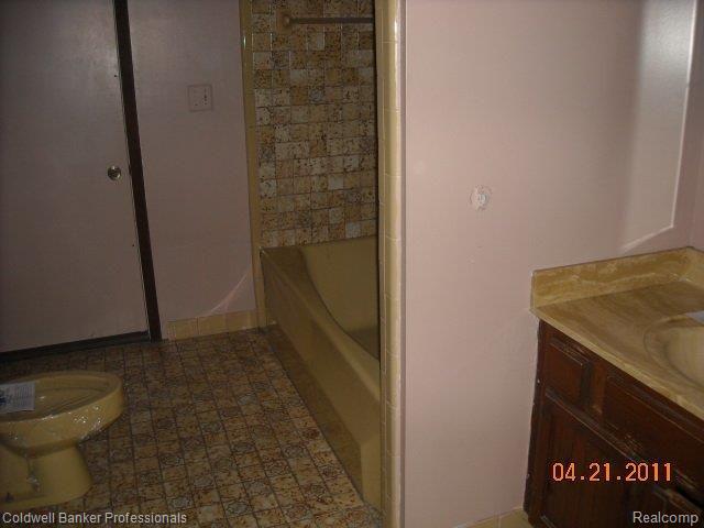 5710 Whittaker Road Ypsilanti, MI 48197 - Photo 12 of 20 Whittaker Bathroom