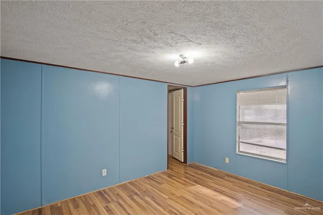 a view of room with window and ceiling fan