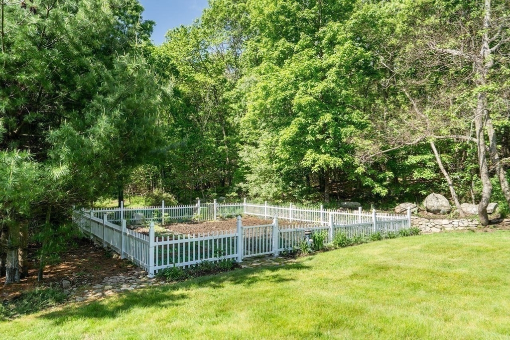 2 Stonegate Lane Dover, MA 02030 - Photo 8 of 35