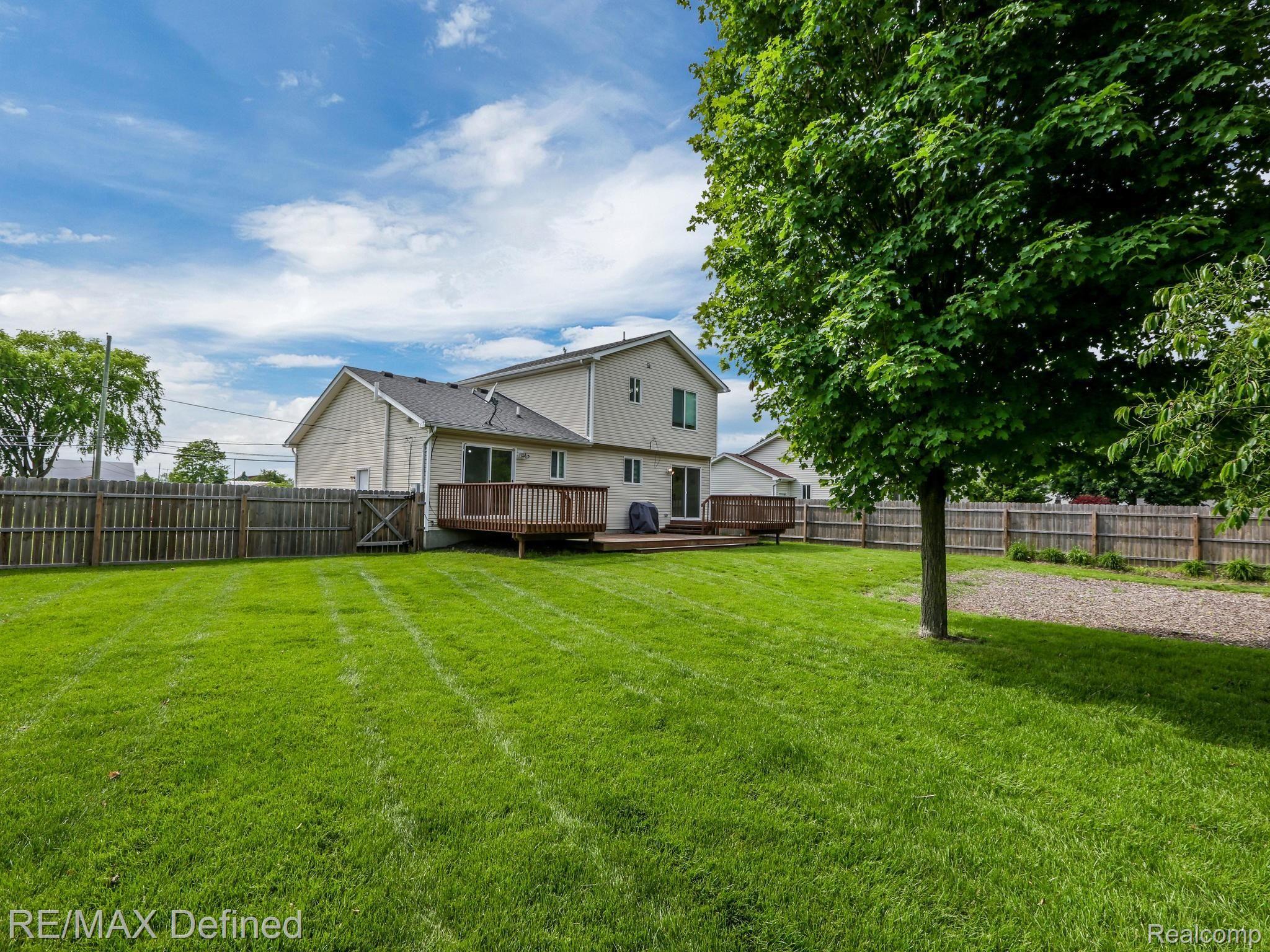 2989 Gravel Ridge Drive Rochester, MI 48307 - Photo 26 of 31 2989 Gravel Ridge Dr Rochester-008-015-2989 Gravel Ridge Drive-MLS_Size.jpg