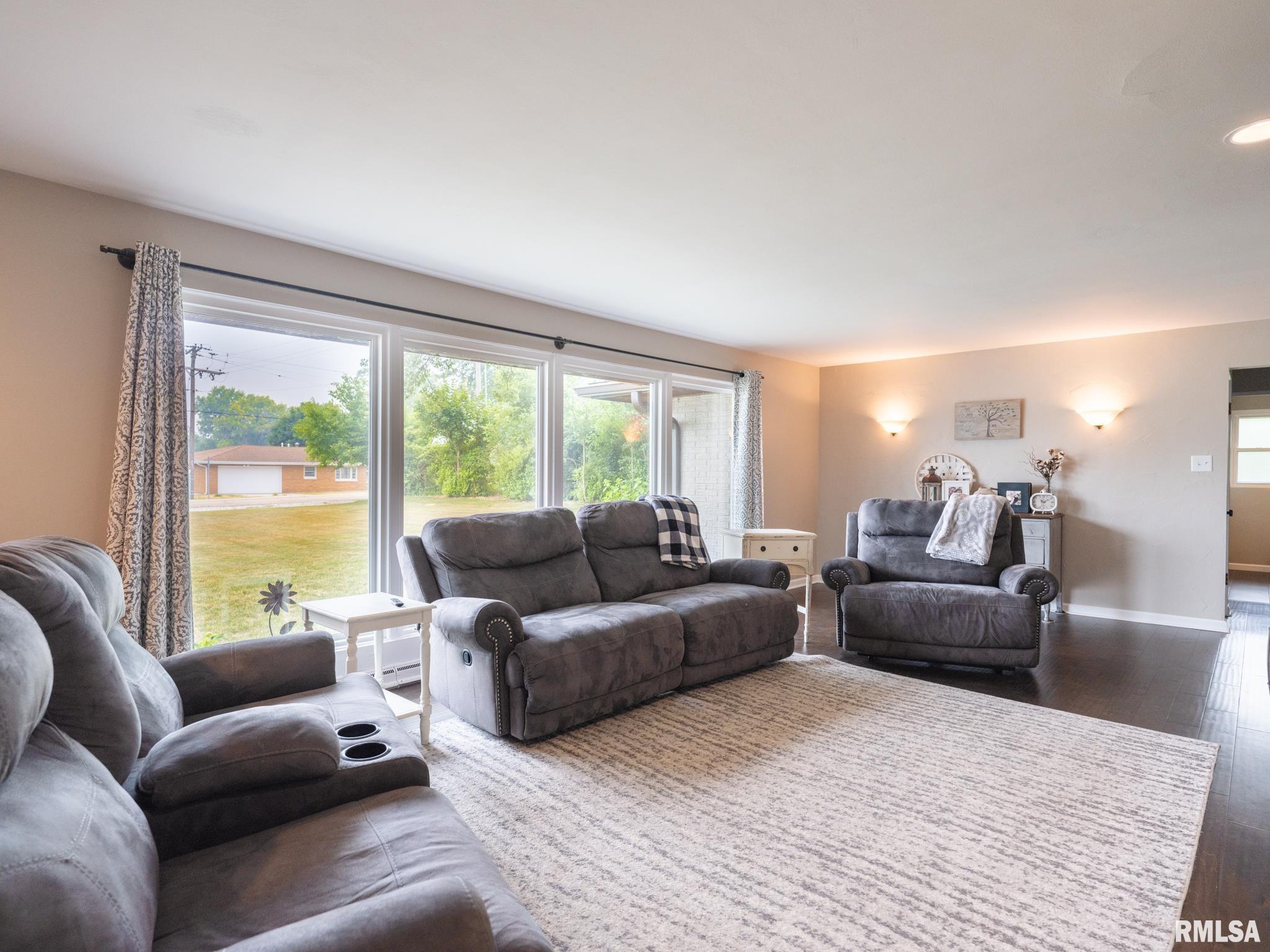 1105 Highview Road East Peoria, IL 61611 - Photo 3 of 28