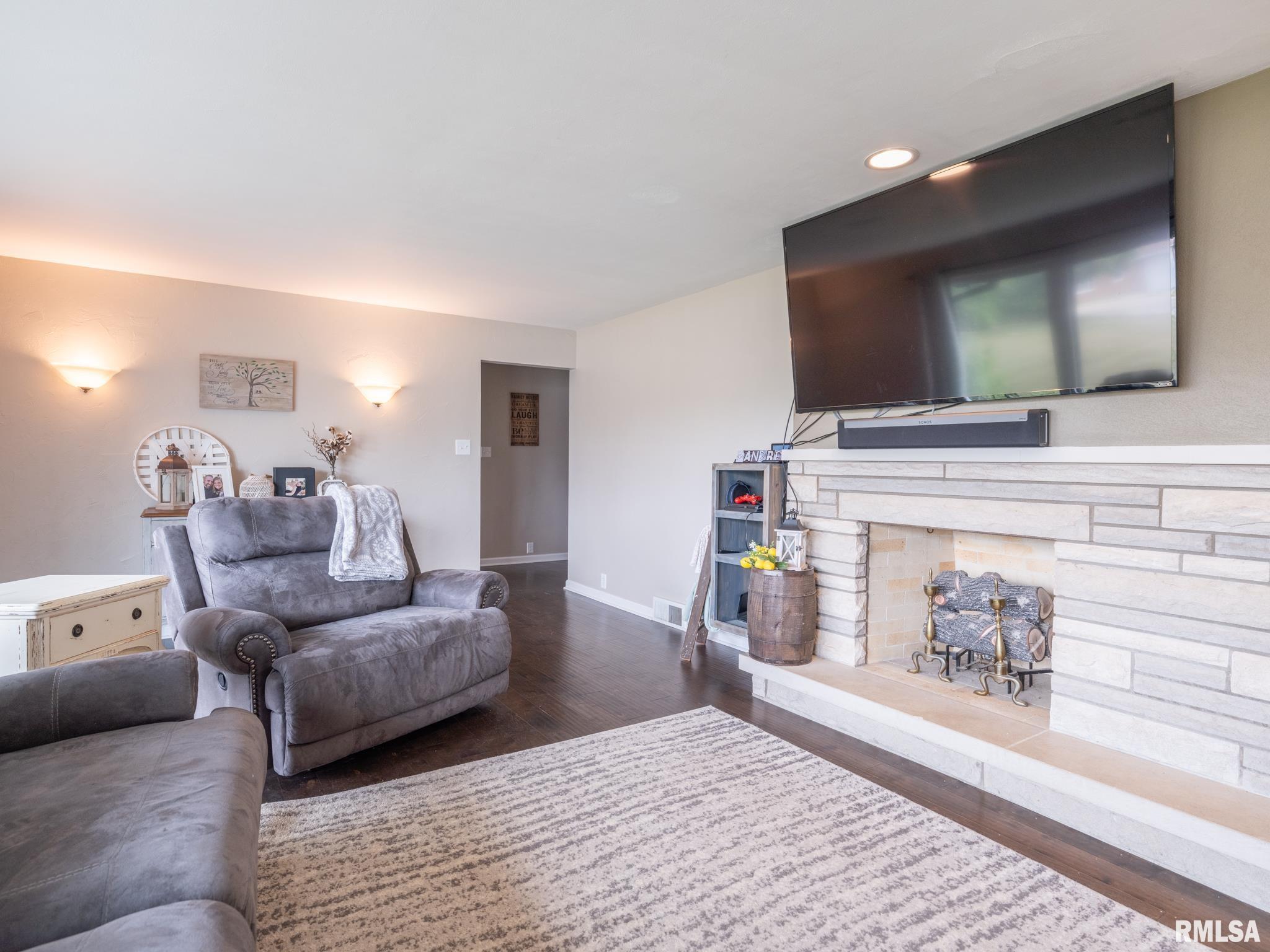 1105 Highview Road East Peoria, IL 61611 - Photo 4 of 28