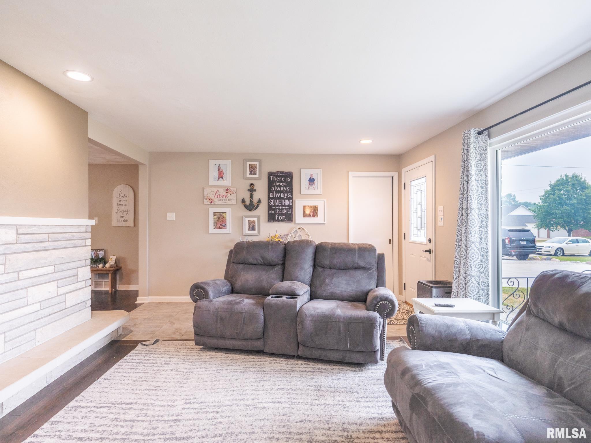 1105 Highview Road East Peoria, IL 61611 - Photo 5 of 28