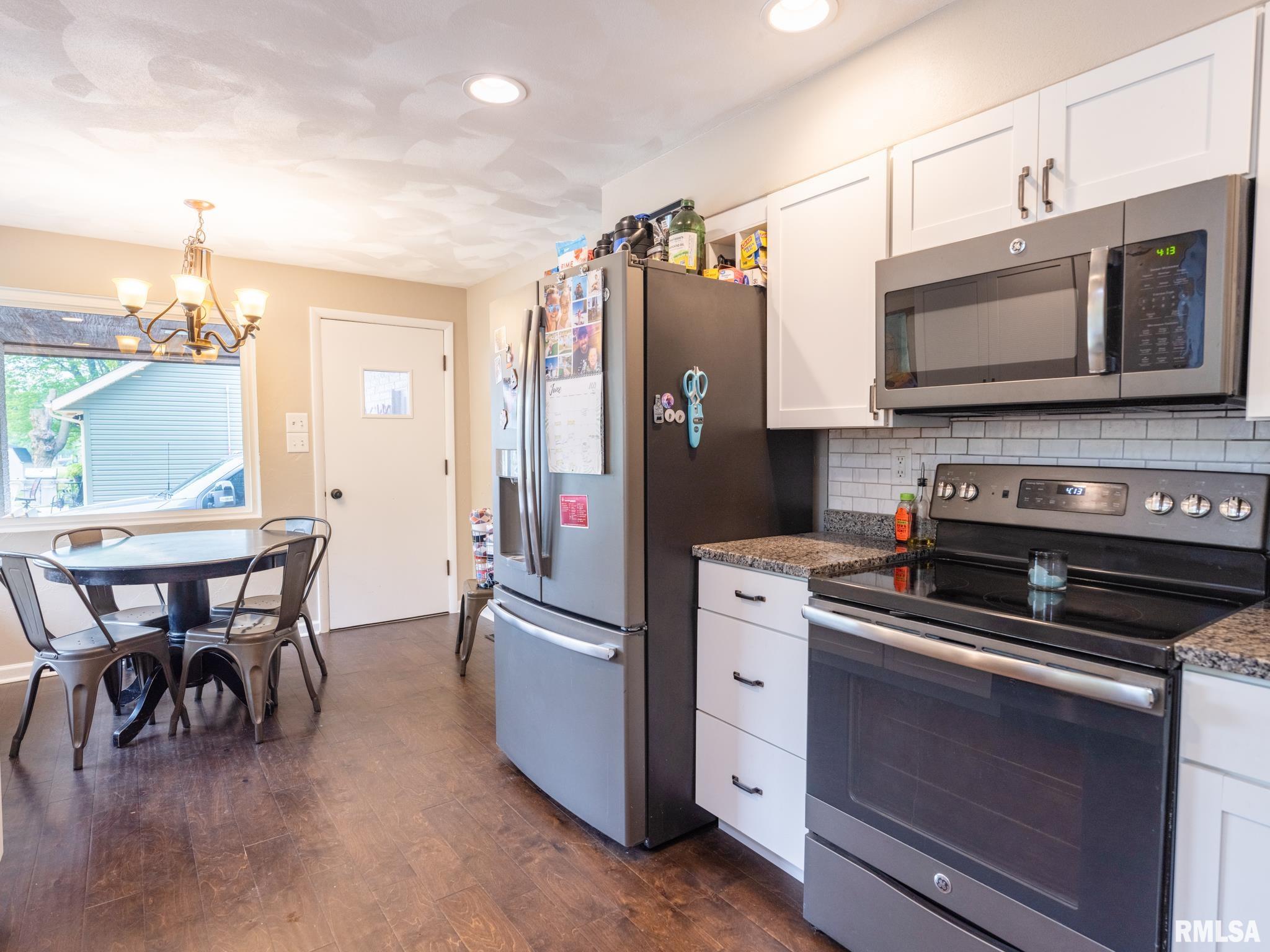 1105 Highview Road East Peoria, IL 61611 - Photo 8 of 28