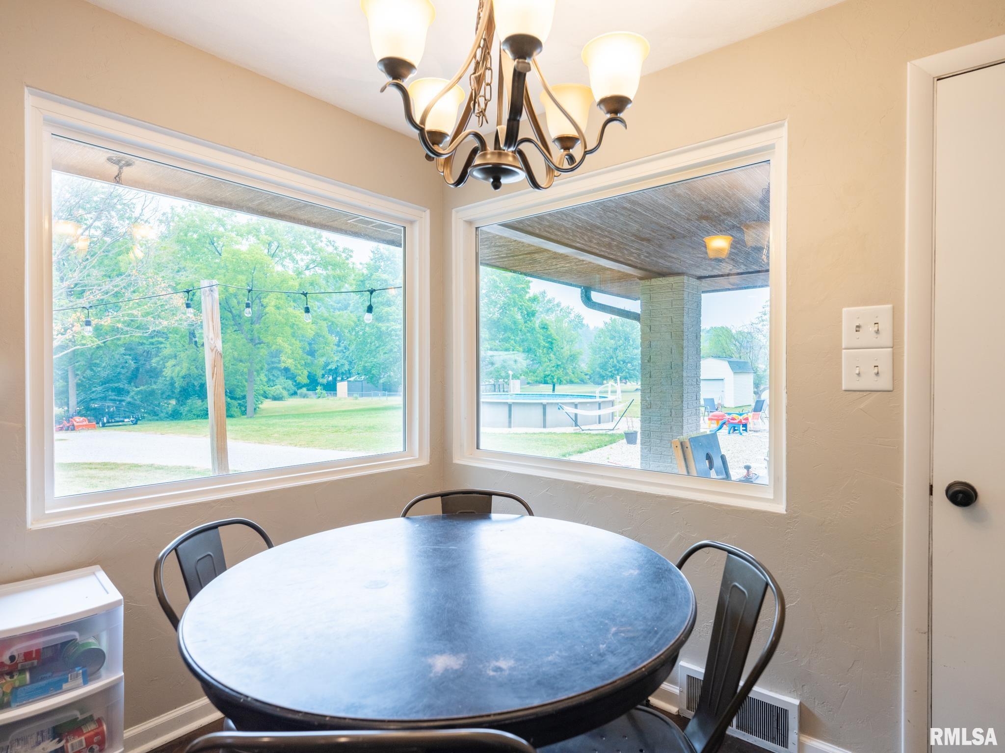 1105 Highview Road East Peoria, IL 61611 - Photo 9 of 28