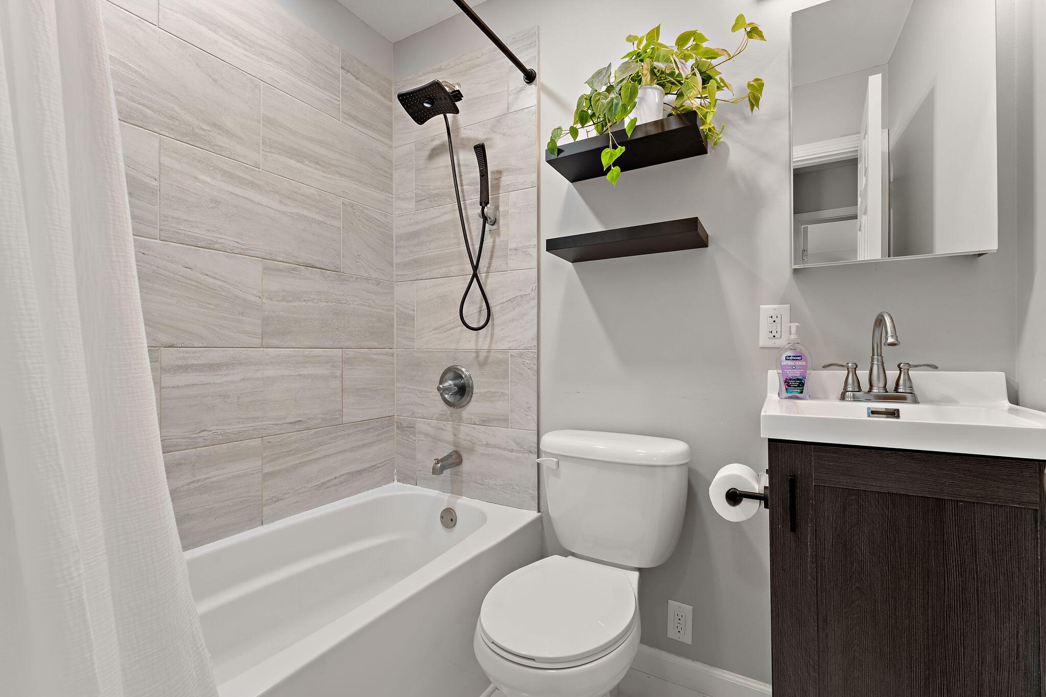 711 Juniper Road Valparaiso, IN 46385 - Photo 11 of 20 2048x1365