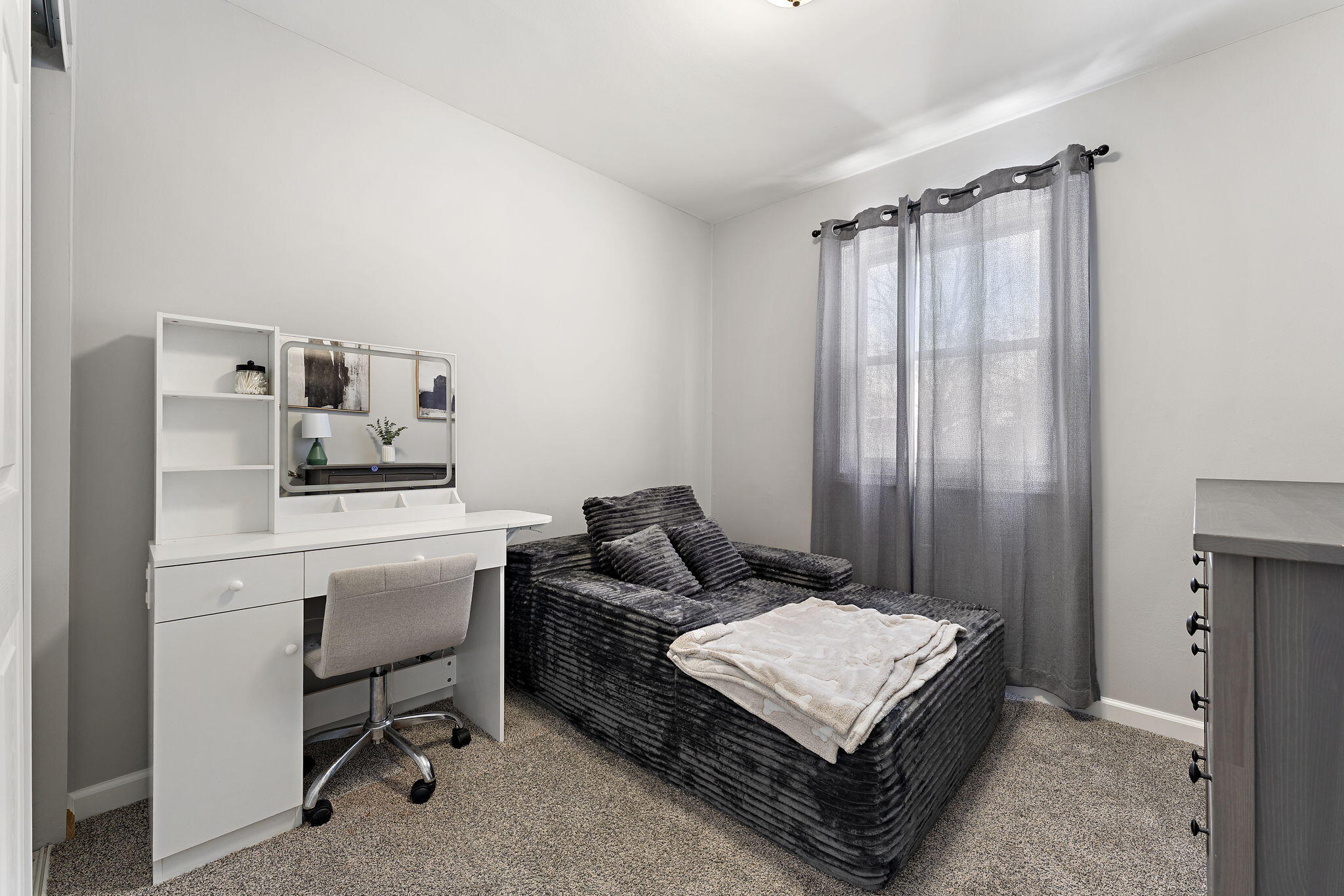 711 Juniper Road Valparaiso, IN 46385 - Photo 12 of 20 2048x1365