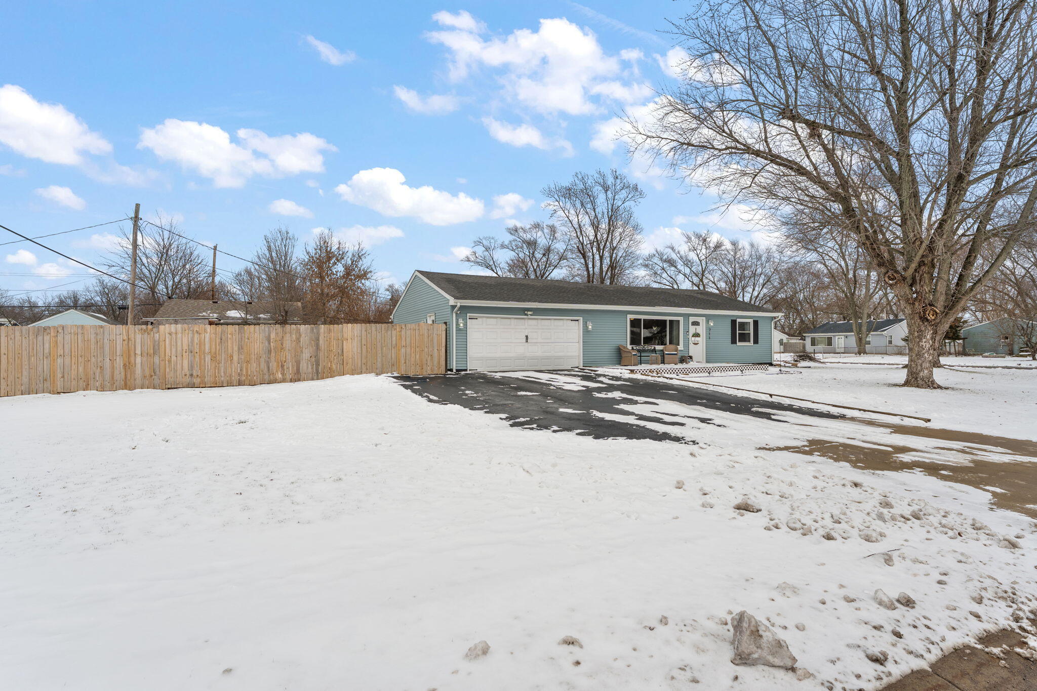 711 Juniper Road Valparaiso, IN 46385 - Photo 15 of 20 2048x1365