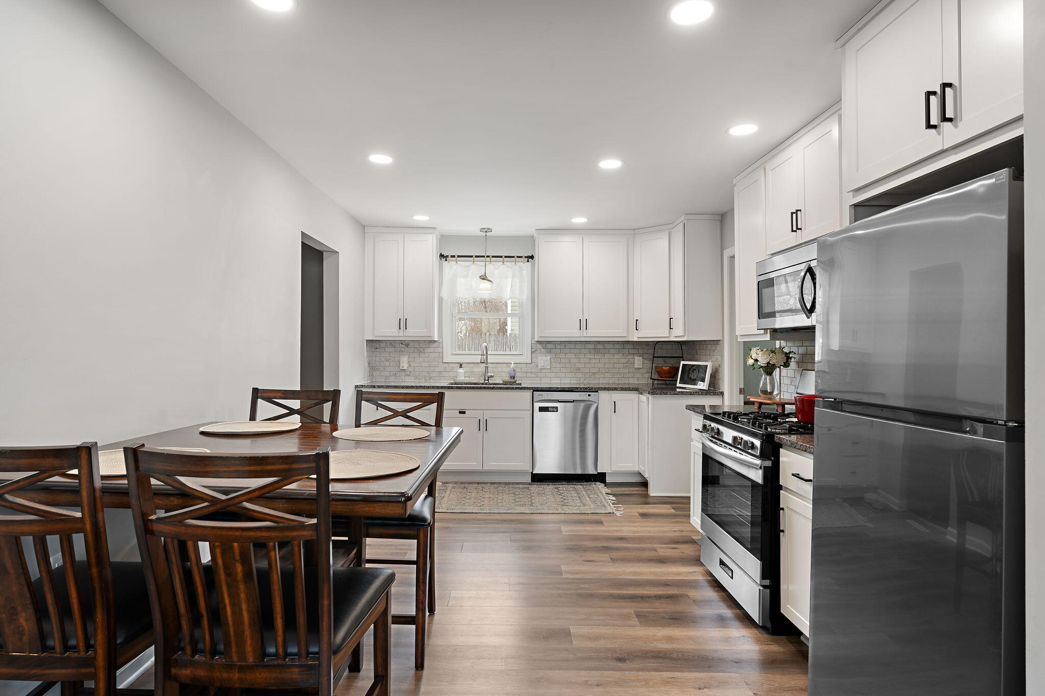 711 Juniper Road Valparaiso, IN 46385 - Photo 6 of 20 2048x1365