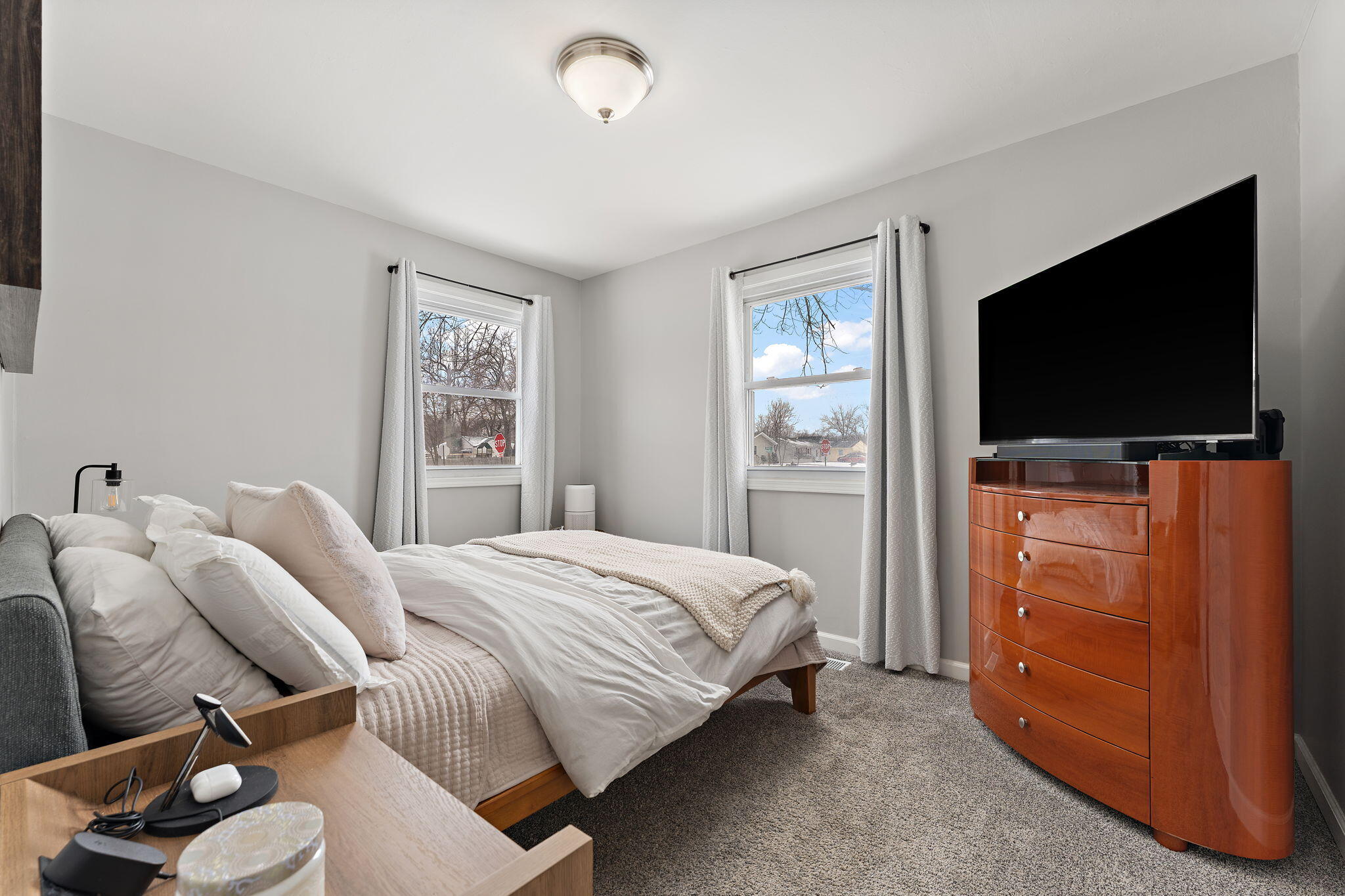 711 Juniper Road Valparaiso, IN 46385 - Photo 10 of 20 2048x1365