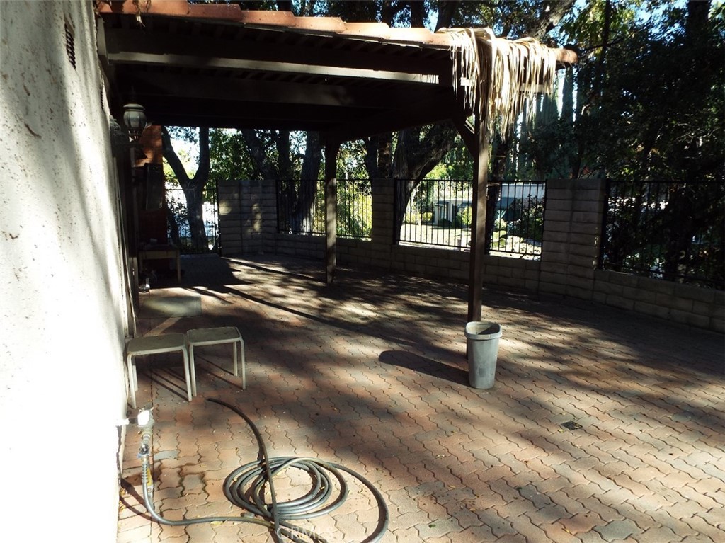 4444 Rochelle Place Encino, CA 91316 - Photo 14 of 19 Patio