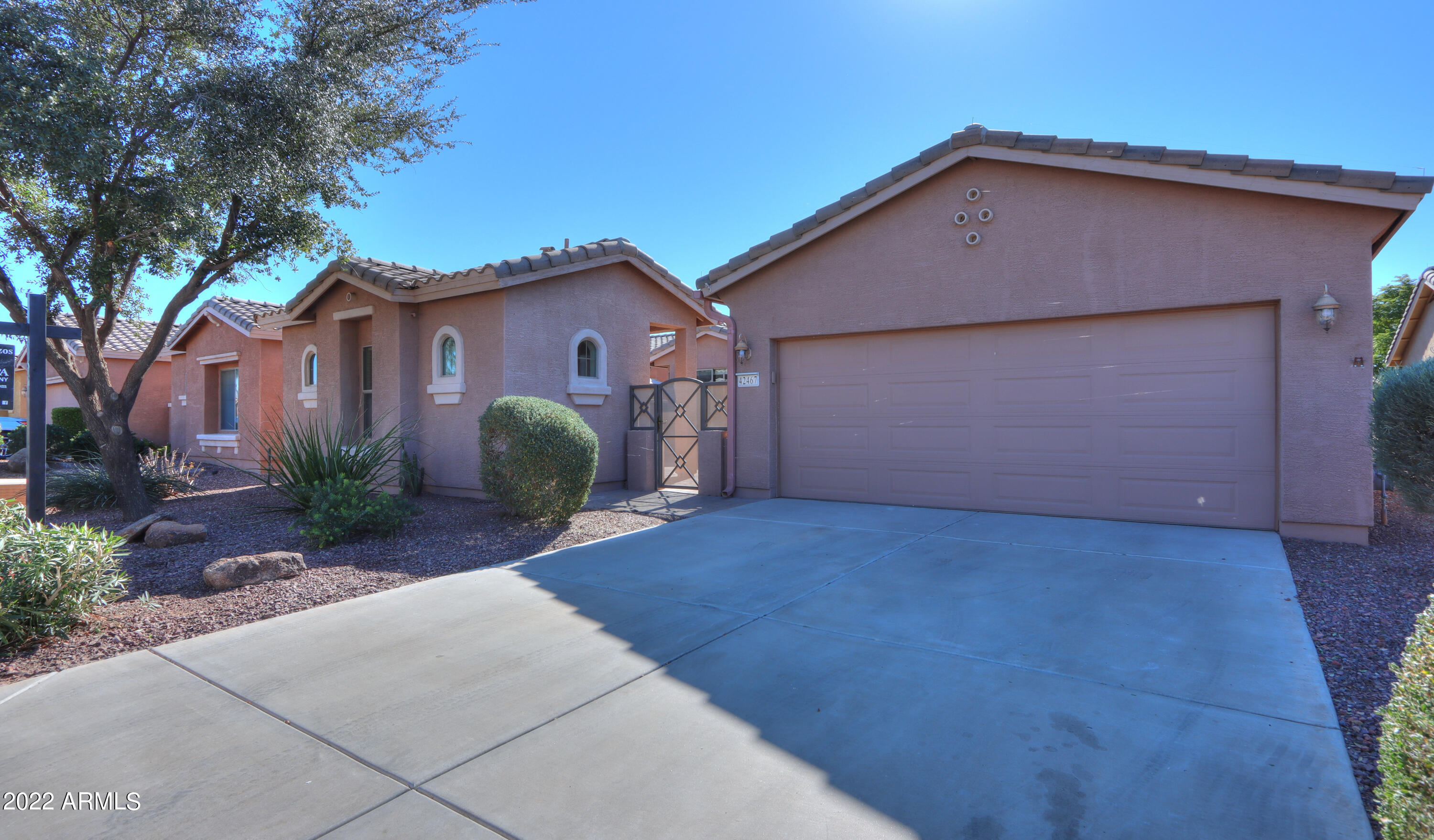 42467 Abbey Road Maricopa, AZ 85138 - Photo 3 of 62 03