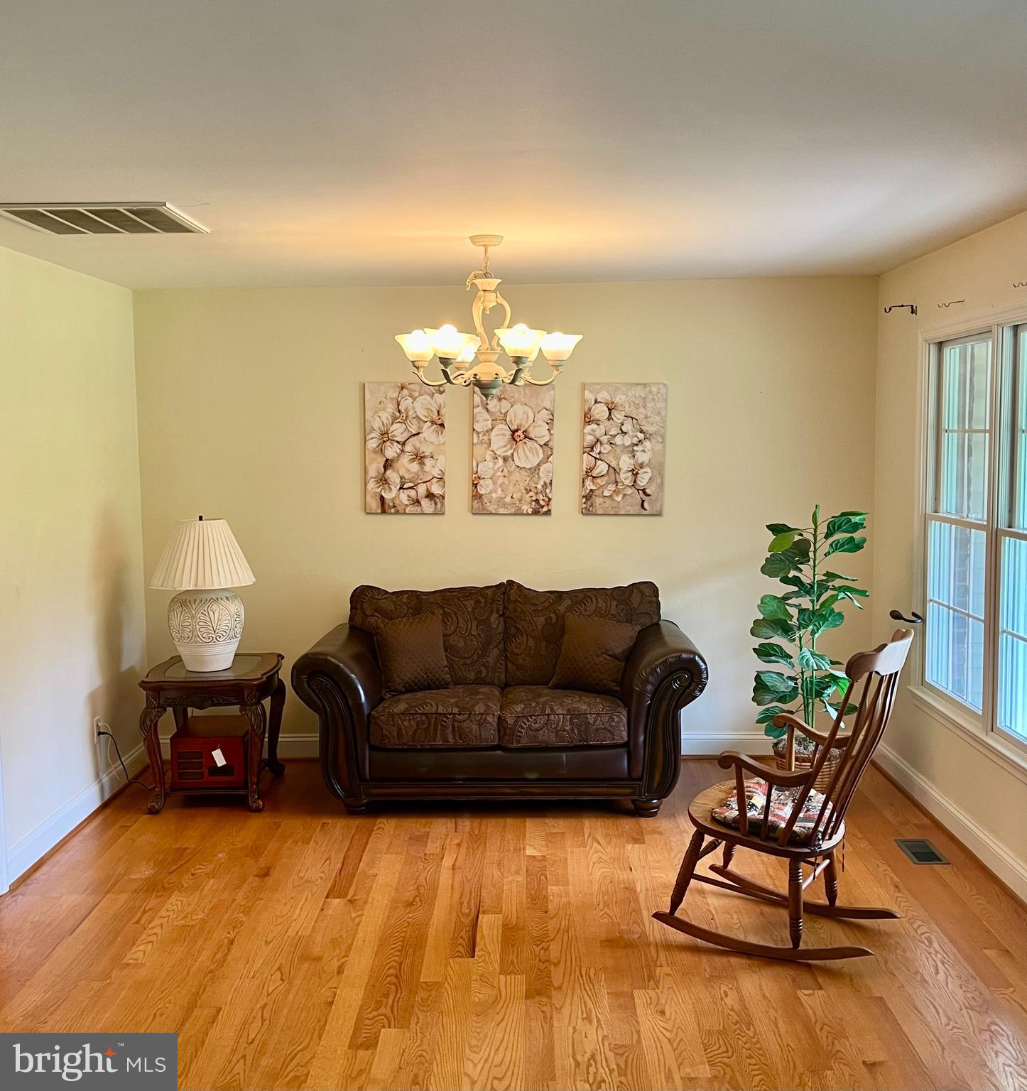 455 Richmond Road Castleton, VA 22716 - Photo 21 of 36 Living / Dining Combo