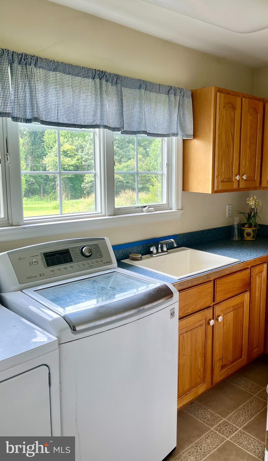 455 Richmond Road Castleton, VA 22716 - Photo 26 of 36 Laundry