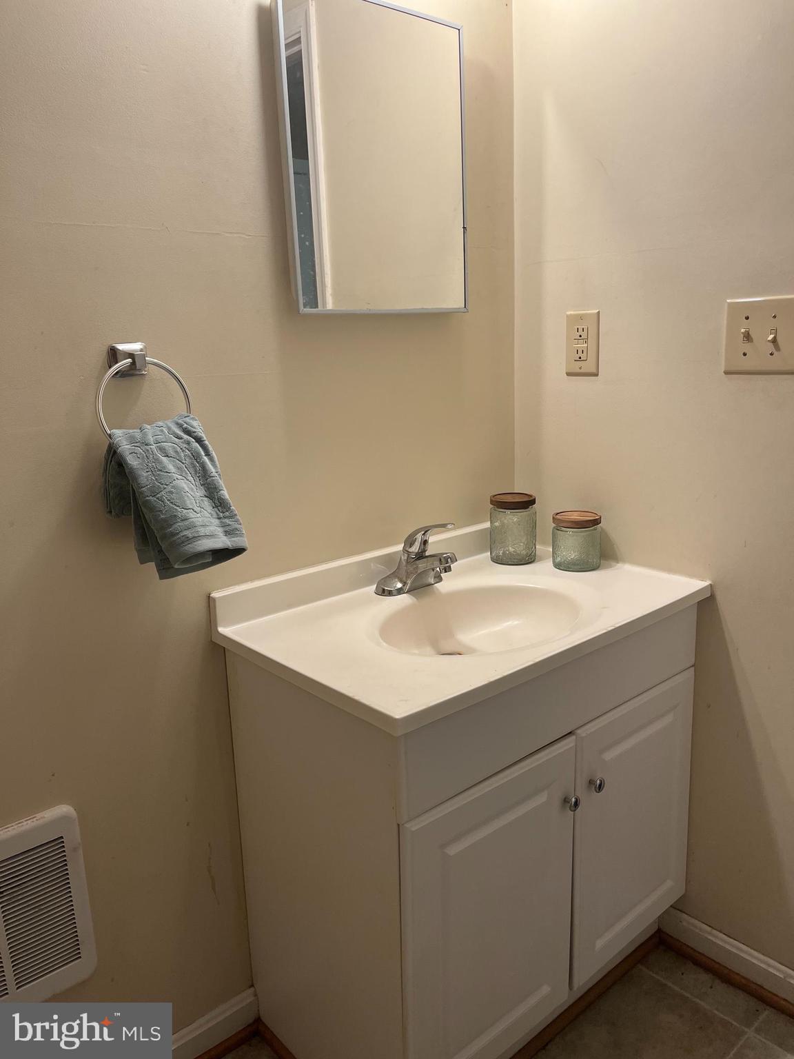 455 Richmond Road Castleton, VA 22716 - Photo 27 of 36 Bathroom Apt