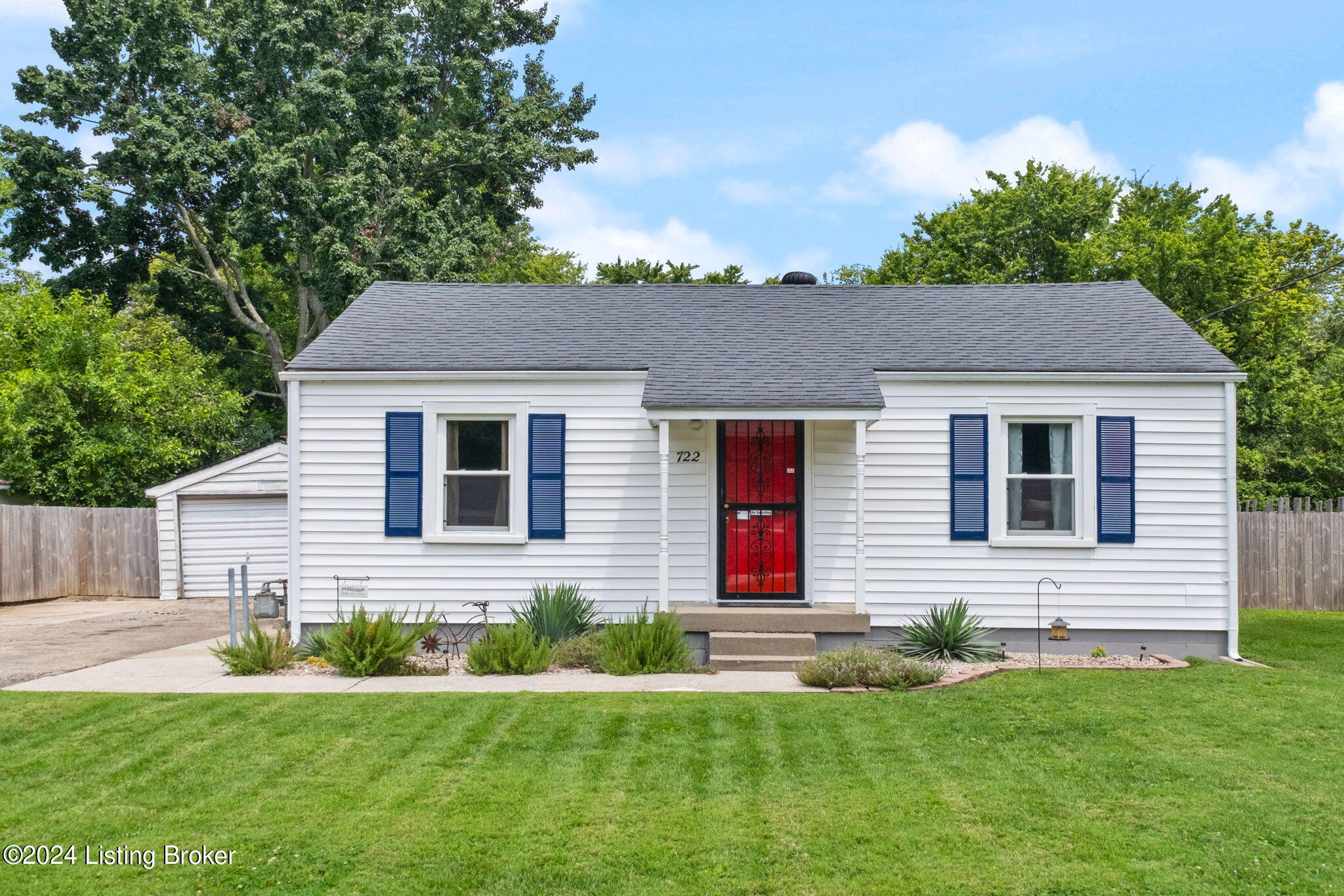 722 Shaffer Road Fairdale, KY 40118 - Photo 1 of 30 Front