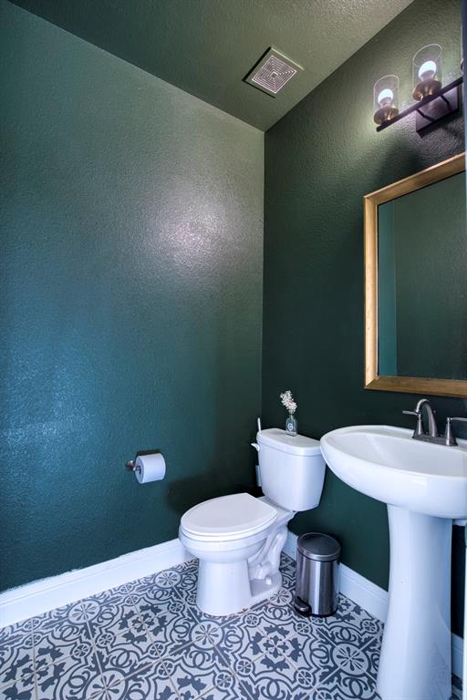 12605 Eagles Bluff Godley, TX 76044 - Photo 5 of 39 a bathroom with a sink toilet and a mirror