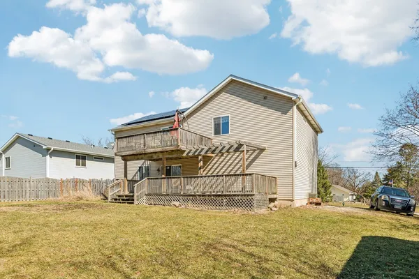 $359,999 | 43144 North Lake Avenue, Antioch, IL 60002