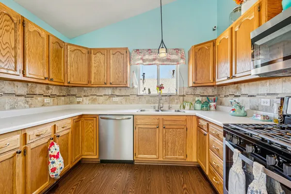 $359,999 | 43144 North Lake Avenue, Antioch, IL 60002