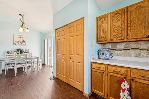 $359,999 | 43144 North Lake Avenue, Antioch, IL 60002