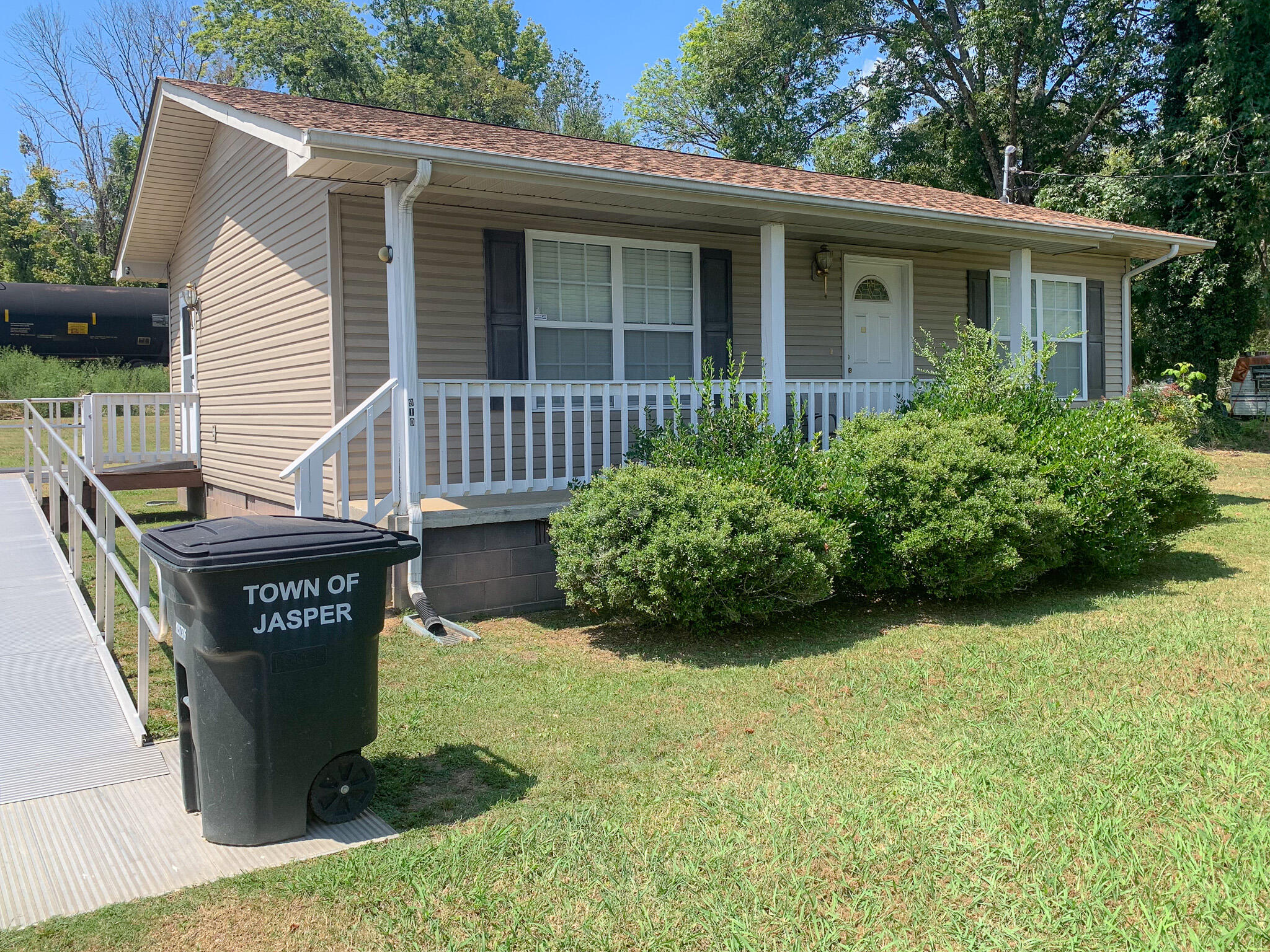 910 Industrial Boulevard Jasper, TN 37347 - Photo 2 of 13 IMG_2470