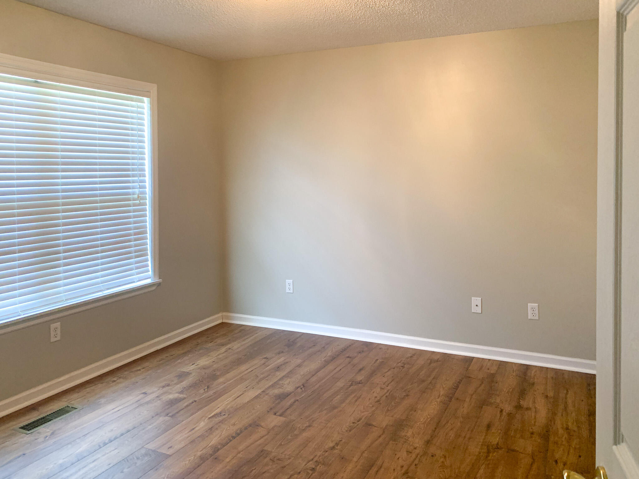 910 Industrial Boulevard Jasper, TN 37347 - Photo 7 of 13 IMG_2477