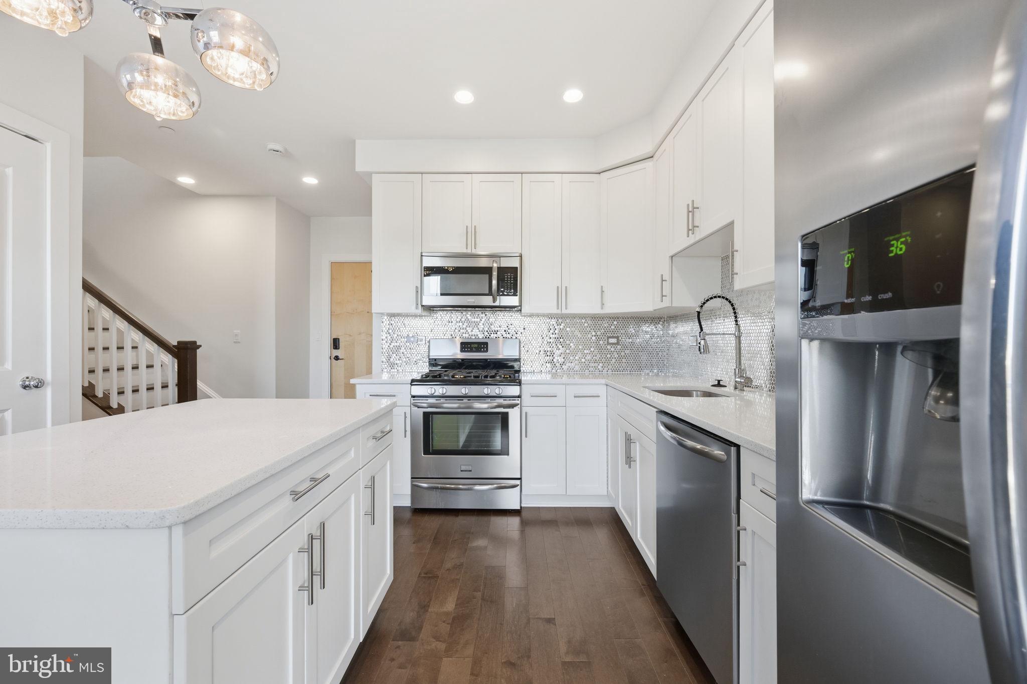 401 15th Street Southeast, Unit 401 Washington, DC 20003 - Photo 3 of 20