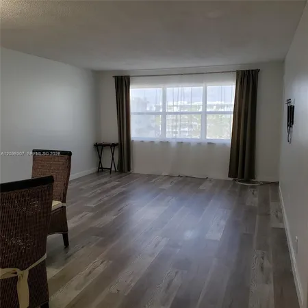$1,600 | 410 Southeast 2nd Street, Unit 418, Hallandale Beach, FL 33009
