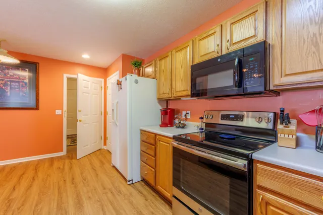 $295,000 | 1998 Brighton Lane, Portage, MI 49024