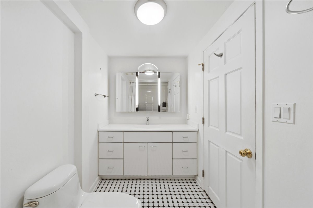 2137 Glenview Road Glenview, IL 60025 - Photo 17 of 25 Gallery Image 17