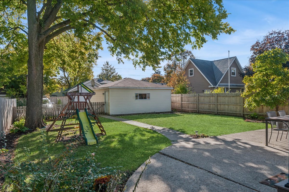 2137 Glenview Road Glenview, IL 60025 - Photo 19 of 25 Gallery Image 19