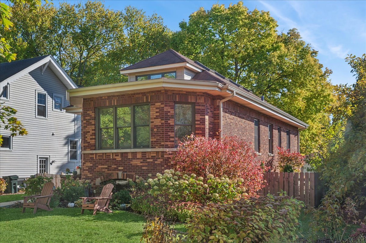 2137 Glenview Road Glenview, IL 60025 - Photo 2 of 25 Gallery Image 2