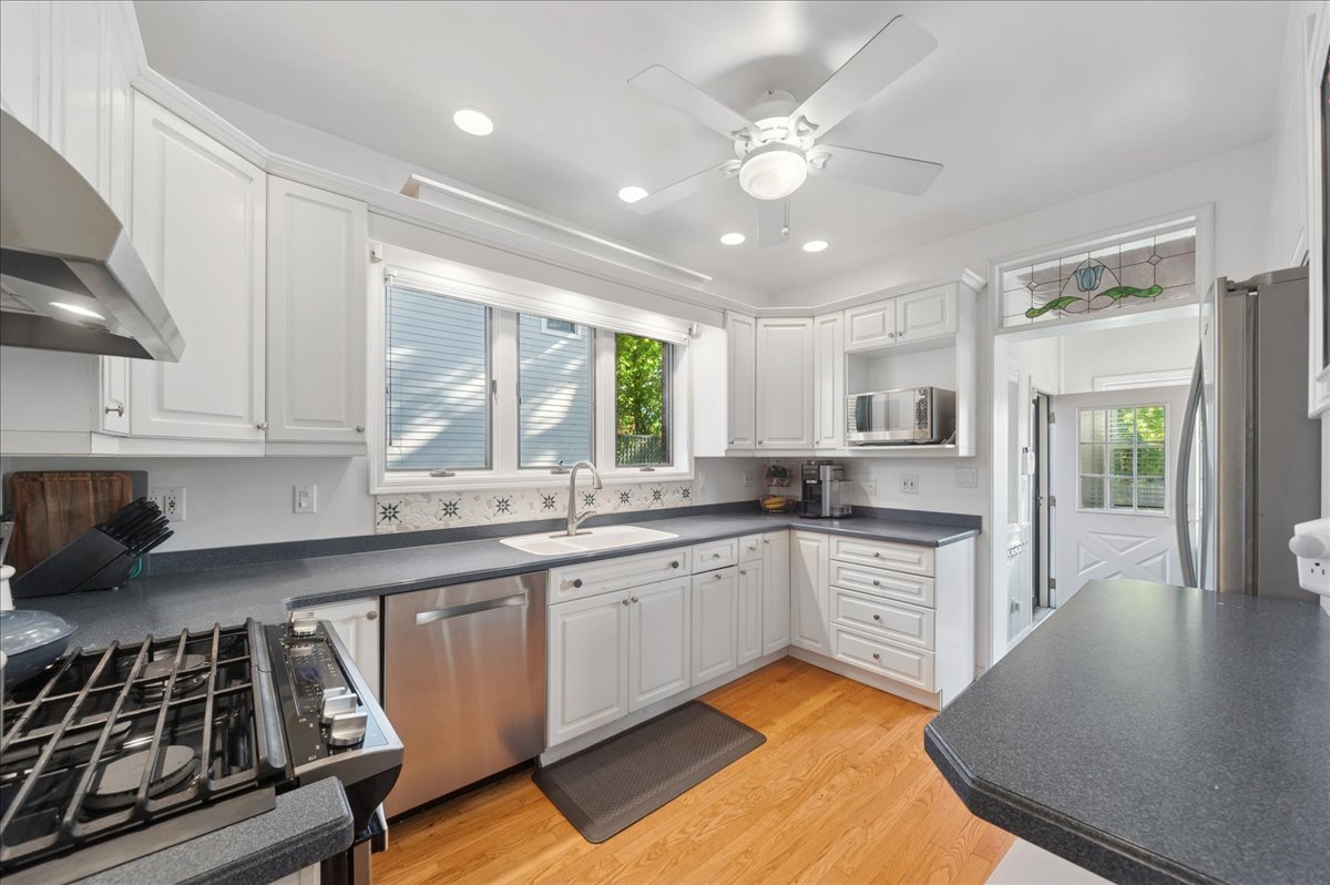 2137 Glenview Road Glenview, IL 60025 - Photo 8 of 25 Gallery Image 8