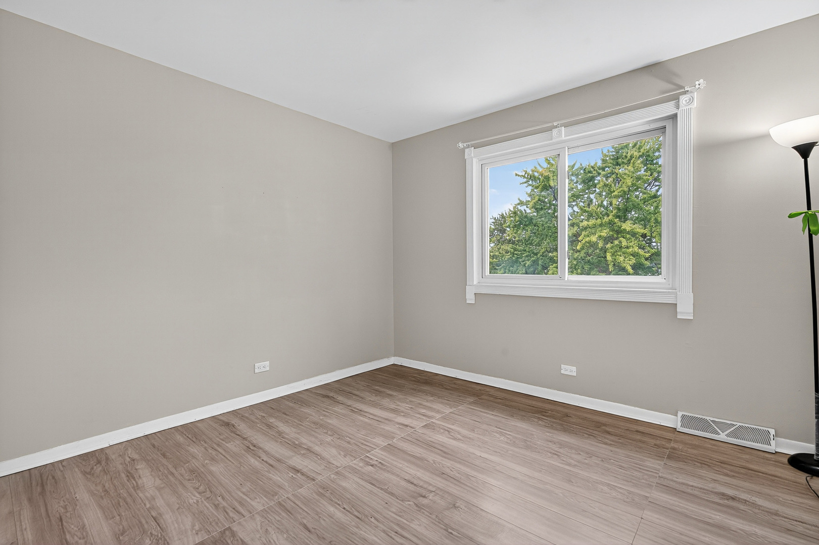 535 Jordan Way Bolingbrook, IL 60440 - Photo 22 of 35 a view of a window in a room