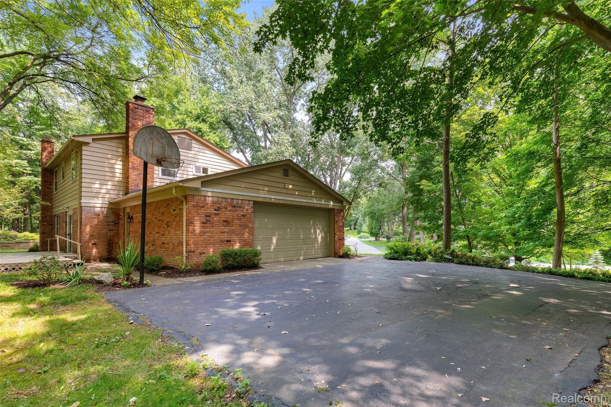 2504 New England Drive Rochester, MI 48309 - Photo 10 of 47 MarkG_NewEnglandRH_10.jpg