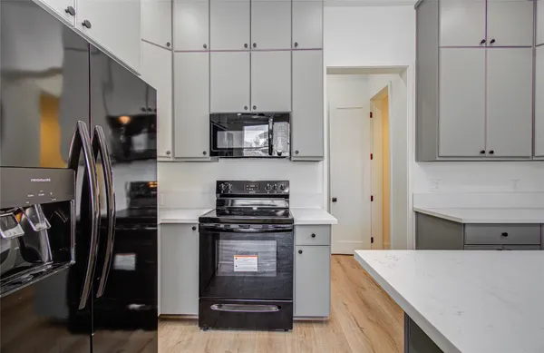 $2,000 | 4605 Edison Street, Unit B, Houston, TX 77009