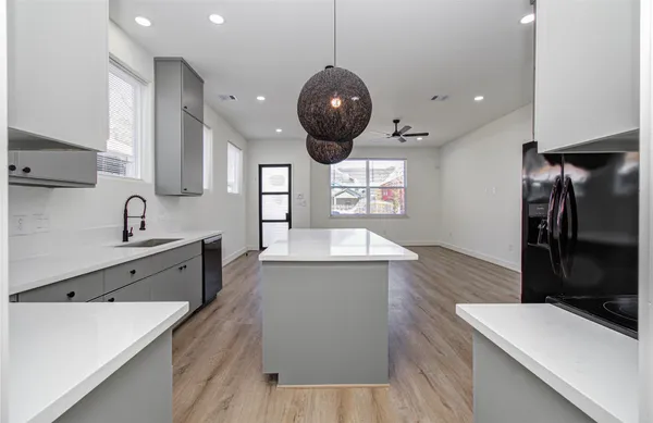 $2,000 | 4605 Edison Street, Unit B, Houston, TX 77009