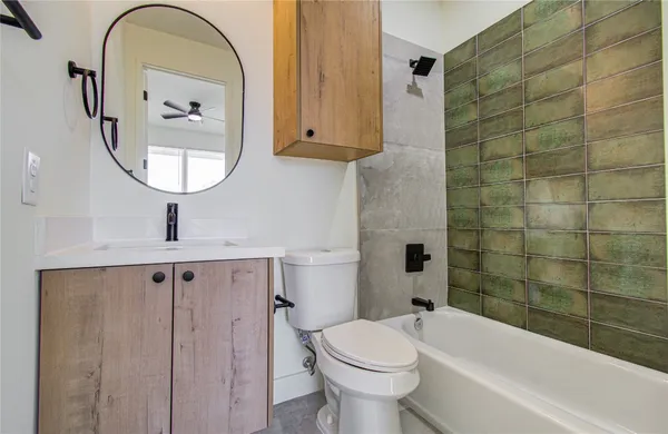 $2,000 | 4605 Edison Street, Unit B, Houston, TX 77009