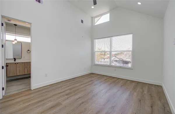 $2,000 | 4605 Edison Street, Unit B, Houston, TX 77009