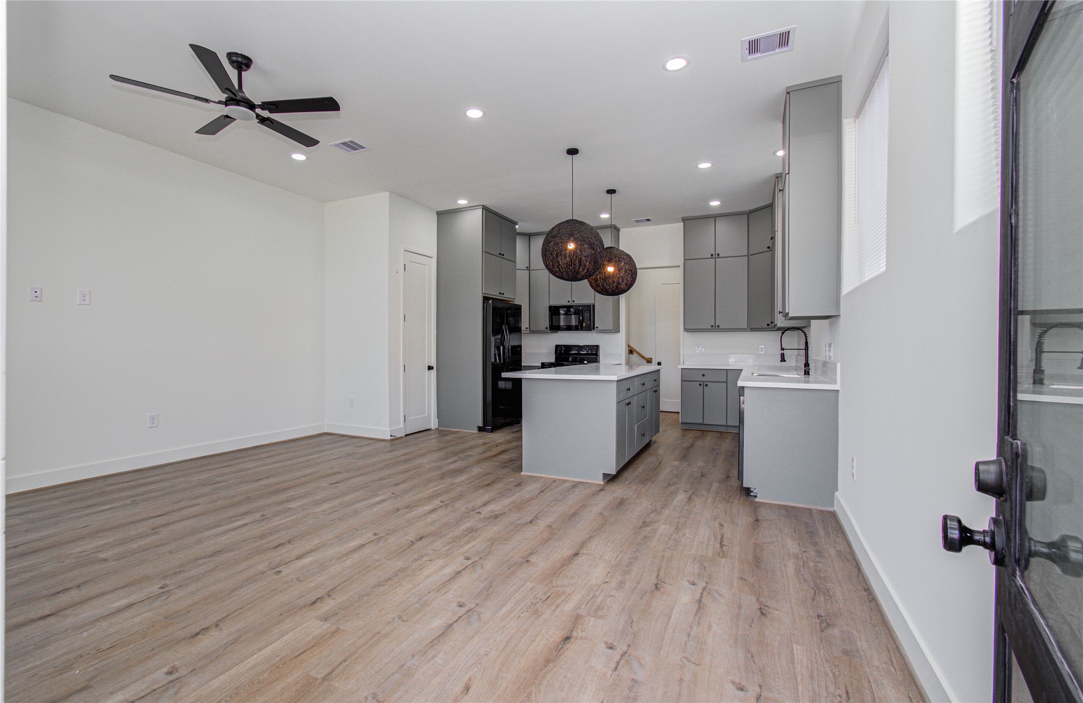 4605 Edison Street, Unit B Houston, TX 77009 - Photo 2 of 23