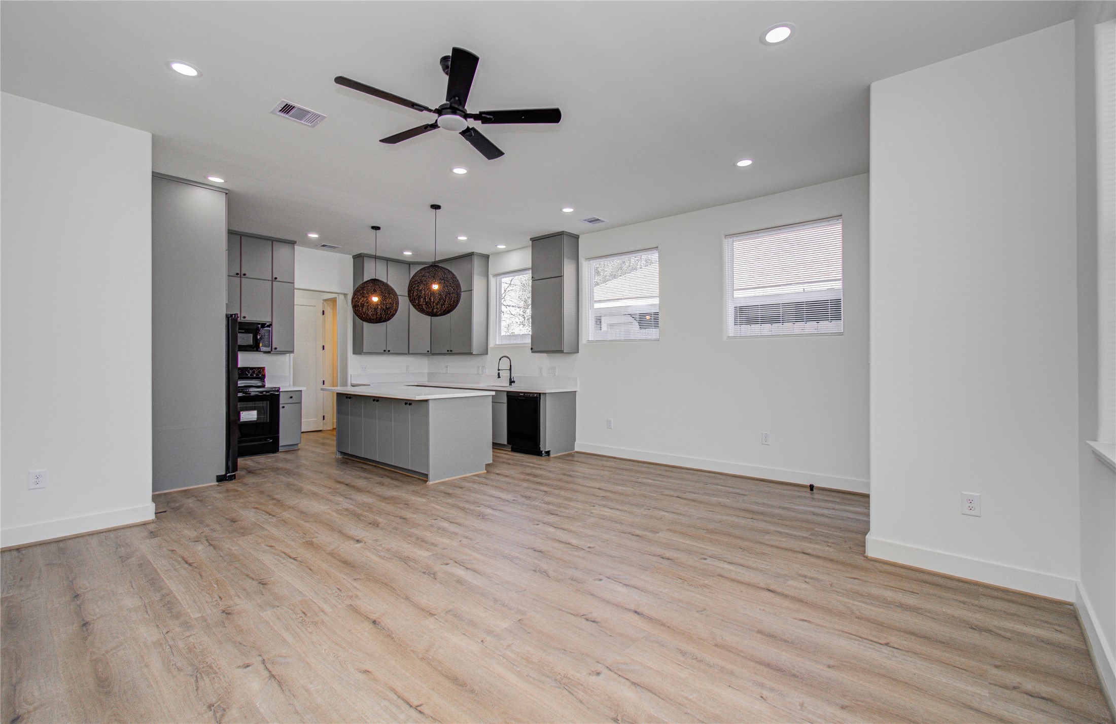 4605 Edison Street, Unit B Houston, TX 77009 - Photo 3 of 23