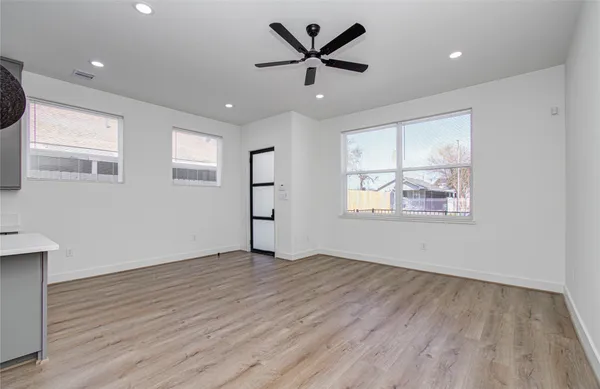 $2,000 | 4605 Edison Street, Unit B, Houston, TX 77009