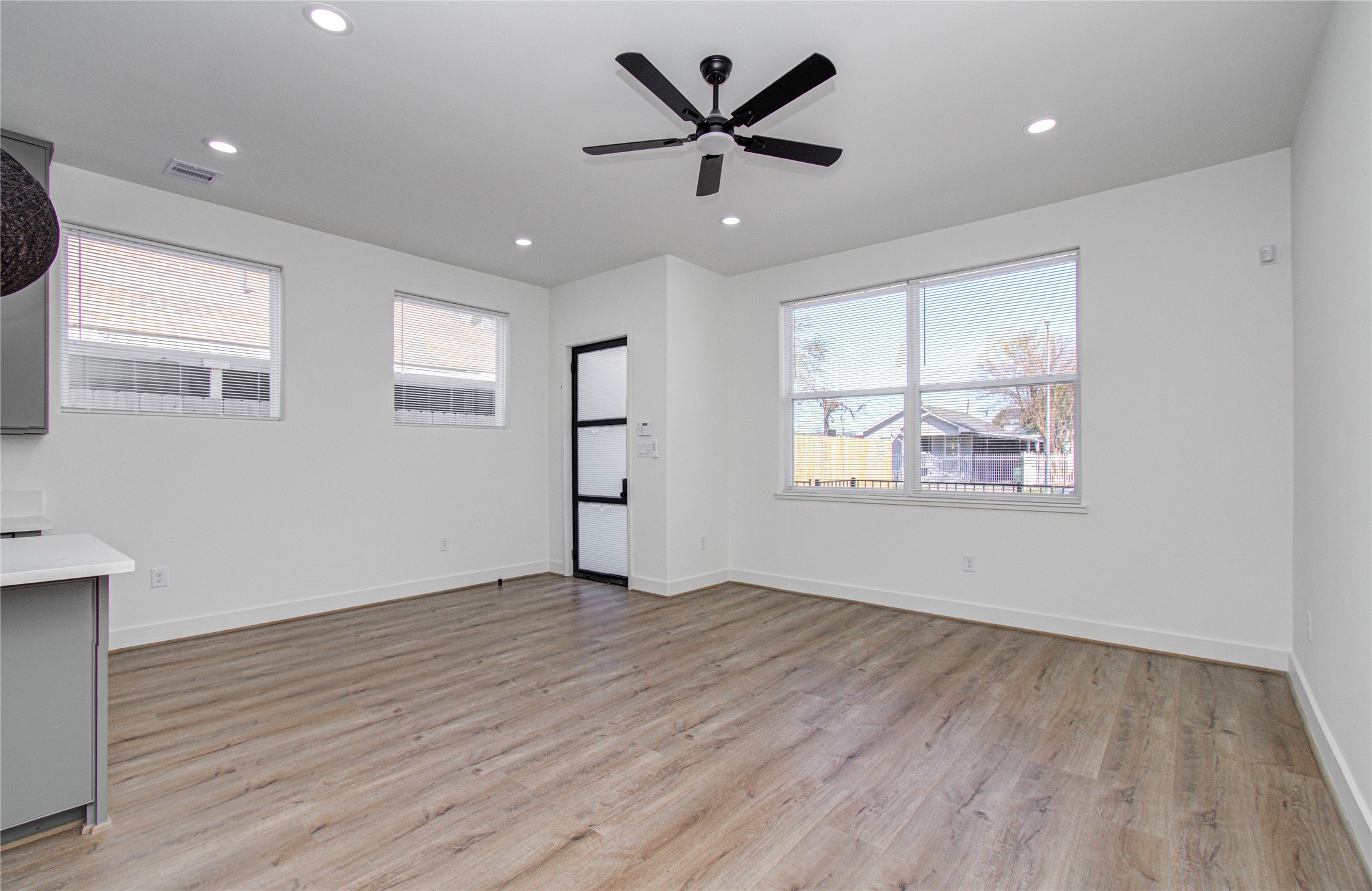 4605 Edison Street, Unit B Houston, TX 77009 - Photo 4 of 23