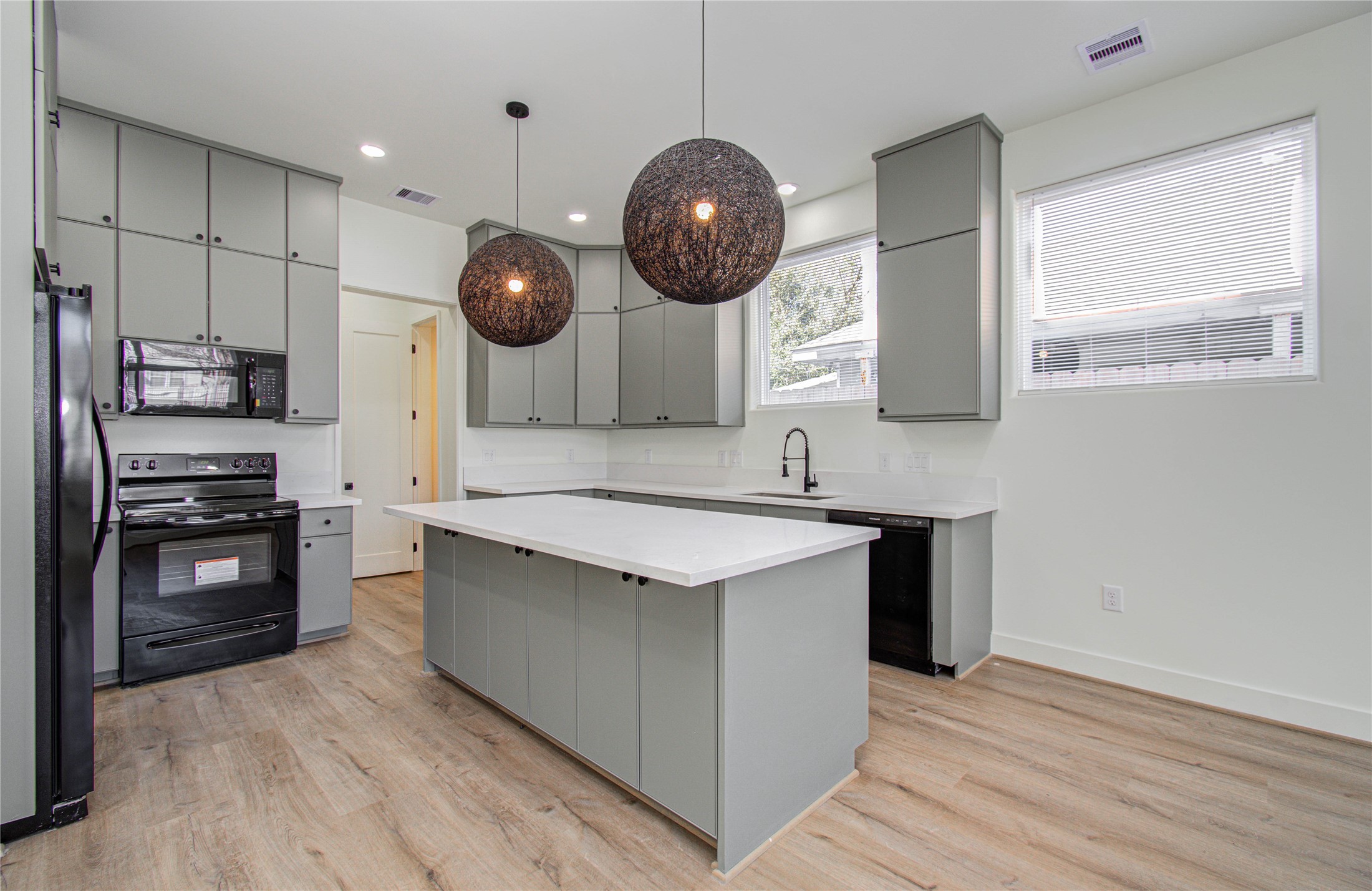 4605 Edison Street, Unit B Houston, TX 77009 - Photo 8 of 23