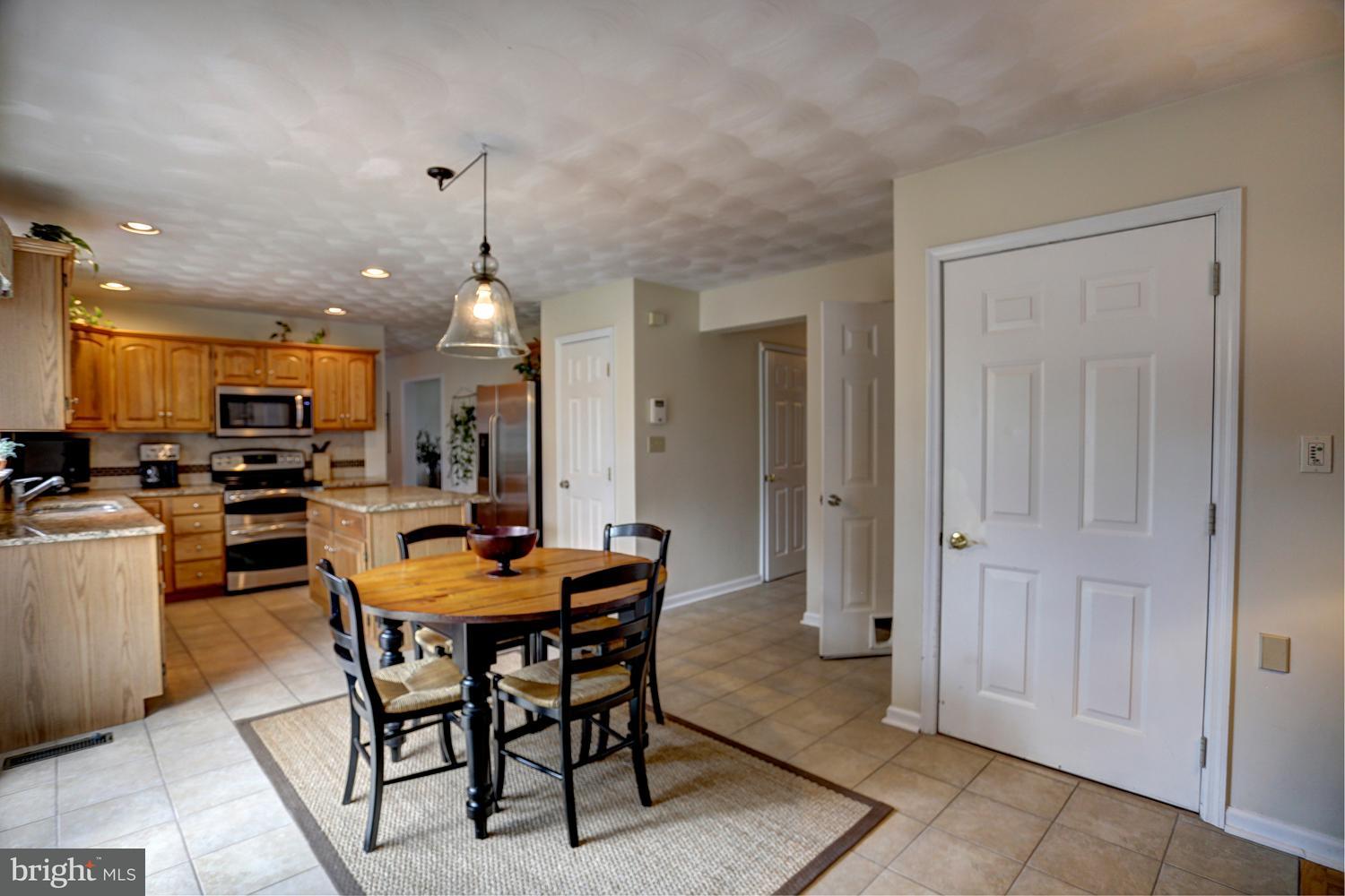 433 Edinburgh Road Middletown, PA 17057 - Photo 12 of 46 Gallery Image 12