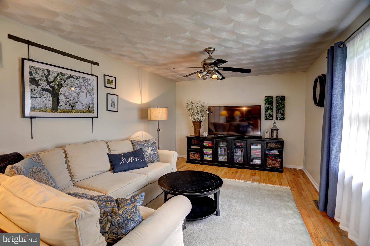433 Edinburgh Road Middletown, PA 17057 - Photo 3 of 46 Gallery Image 3