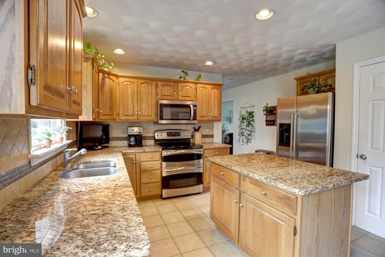 433 Edinburgh Road Middletown, PA 17057 - Photo 10 of 46 Gallery Image 10