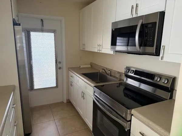 $1,500 | 200 Main Boulevard, Boynton Beach, FL 33435