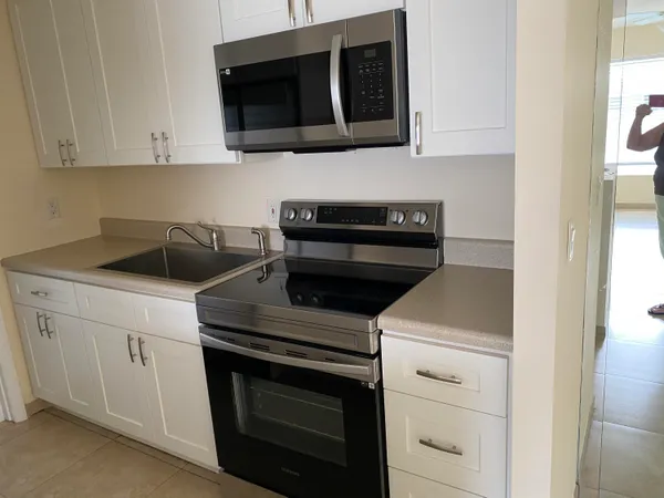 $1,500 | 200 Main Boulevard, Boynton Beach, FL 33435